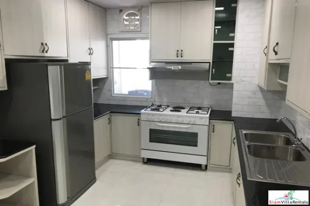 Grand Ville House 2 - Extra Large Three Bedroom Condo for Rent only 560 Meters to BTS Asok 2
