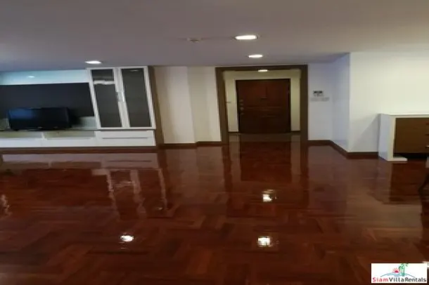 Asa Garden - Spacious Three Bedroom Apartment and Pet Friendly on Sukhumvit 24, Bangkok 4