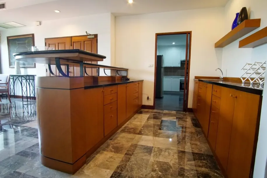 Raintree Village Apartment - Spacious Three Bedroom Condo with Bonus Rooms for Rent in Phrom Phong 3