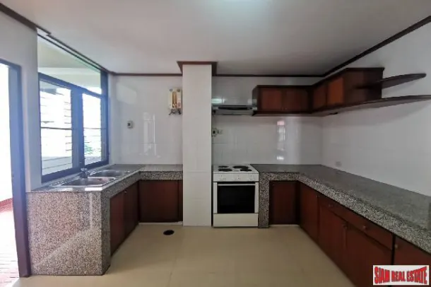 Modern 3 Bedrooms and 2+1 Bathrooms Condominium for Rent in Phrom Phong Area of Bangkok 3
