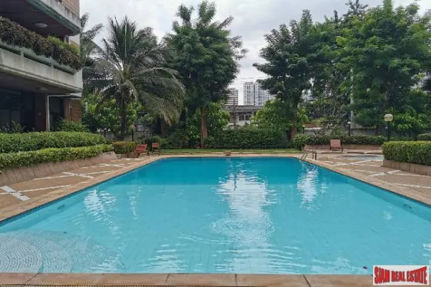 Modern 3 Bedrooms and 2+1 Bathrooms Condominium for Rent in Phrom Phong Area of Bangkok 2
