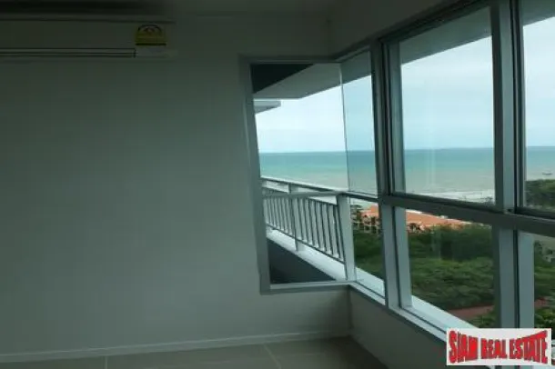 Lumpini Park beachfront condominium with beautiful view 4