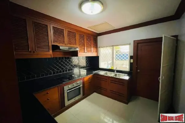 Elegant 4.5 Storey Townhouse 4 Beds with one miad room for Rent in Thong Lor. 2