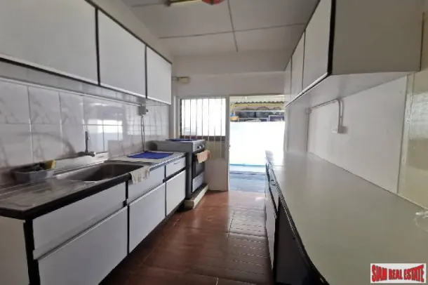 Standalone Pet Friendly 5 Bed 5 Bath House For Rent In Residential Neighborhood in Phra Khanong Area Of Bangkok 4