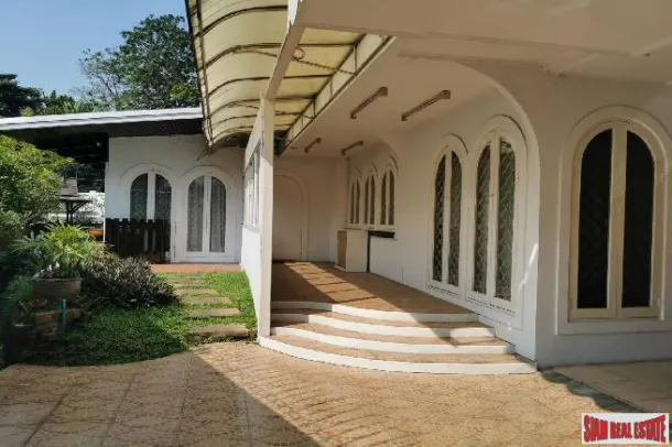 Standalone Pet Friendly 5 Bed 5 Bath House For Rent In Residential Neighborhood in Phra Khanong Area Of Bangkok 2