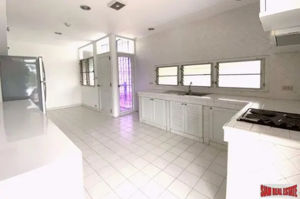 TPJ Condominium - Pet Friendly Extra Large Three Bedroom for Rent in Phrom Phong 2