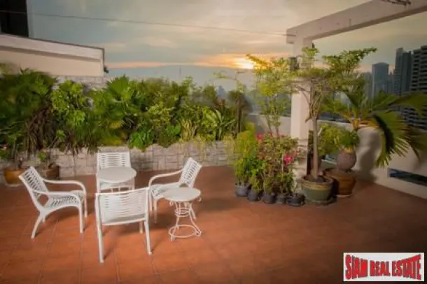 Baan Sukhumvit - Elegant Top Floor Living in this Spacious Three Bedroom Condo at Sukhumvit Soi 36 3