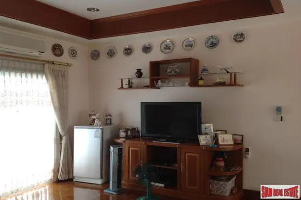 Kritsadanakorn 25 - Four Bedroom Golf Course Villa for Sale in the Thanont Golf View and Sports Club 3