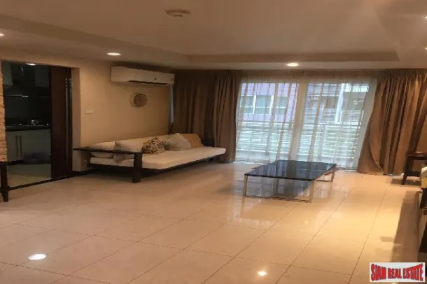 Avenue 61 Condominium - 2 Bedrooms and Spacious Living, Prime Ekkamai Location 3