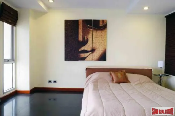Modern Two Bedroom Duplex on the Top Two Floors, Sukhumvit 13, Bangkok 3