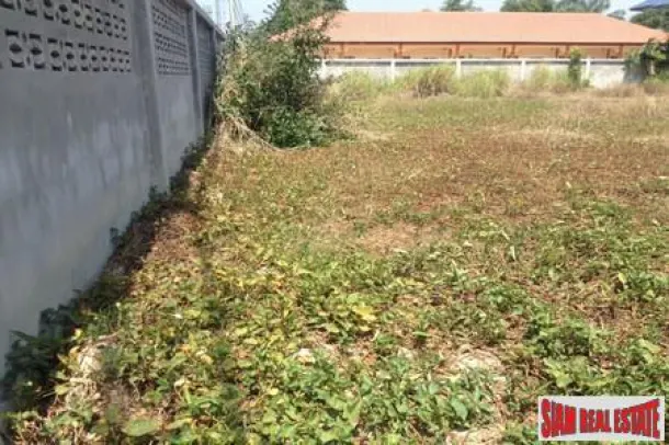 Beautiful Plot of Land in a Prime Area in Pattaya with Access to Road-Near Macro, Big C, Tesco Lotus 2
