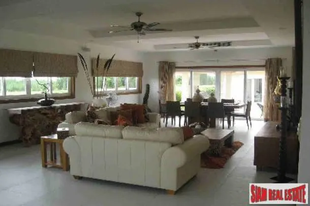 Highly Quality Pool Villas Set in Scenic Location a Few Minutes Drive from Golf Courses and Hua Hin Town Centre 2