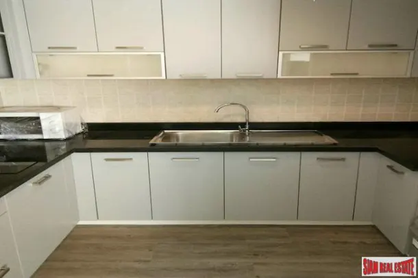 Centric Scene Aree 2 - New High Quality Three Bedroom Contemporary Condo for Rent in Ari Low-rise 3