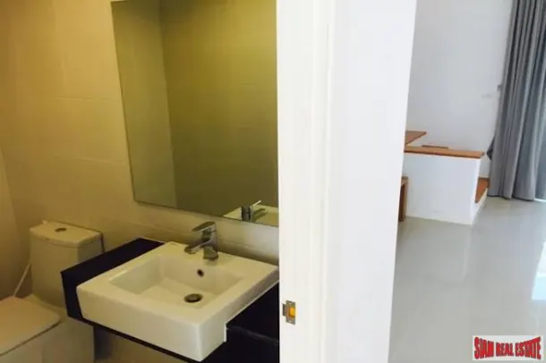 Flora Wongsawang - Three Bedroom Townhome in Low Density Secure Estate - Pets are Welcome! 2
