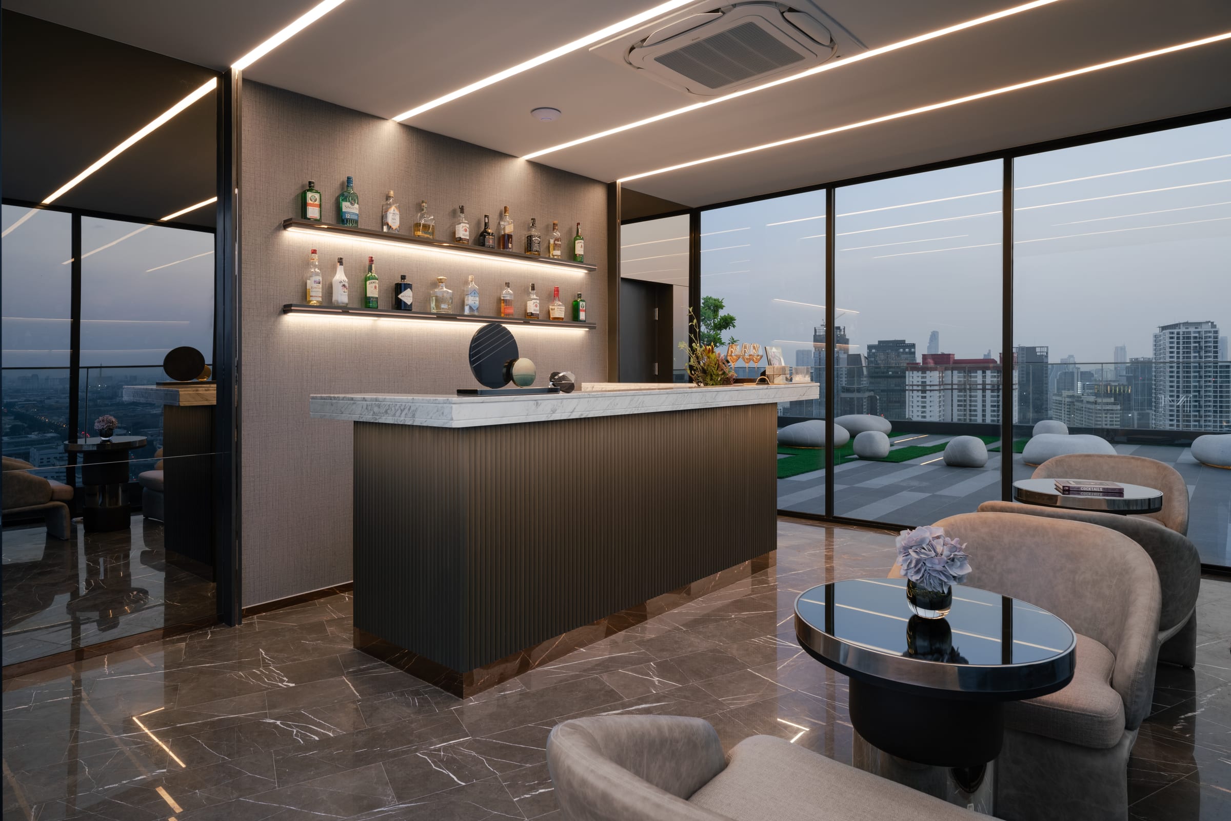 1 Bedroom Walk-in Closet, 29 sq.m. — Hampton Residence Phayathai (Park Origin Phayathai) | Hotel Residence near BTS Phaya Thai / Airport Rail Link 4
